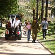 אלפים הגיעו לקמפוס ביום הפתוח של אוניברסיטת תל אביב אלפים הגיעו לקמפוס ביום הפתוח של אוניברסיטת תל אביב